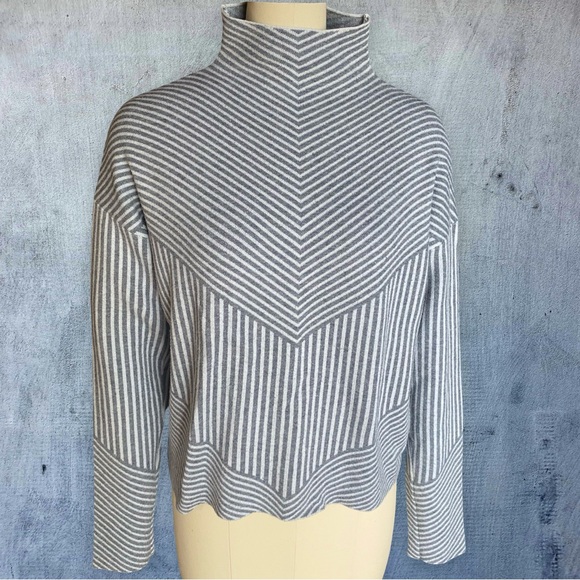 Cynthia Rowley Soft & Thick Geometric Chevron Striped Mock Turtleneck Shirt - Picture 1 of 6
